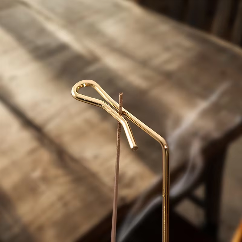 Lakiies Floating Incense Holder – Minimalist Ash-Catching Stand